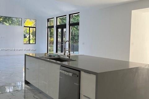 Casa en venta en Miami, Florida, 6 dormitorios № 1861357 - foto 15