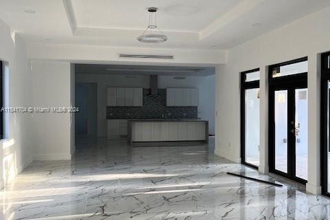 Casa en venta en Miami, Florida, 6 dormitorios № 1861357 - foto 10