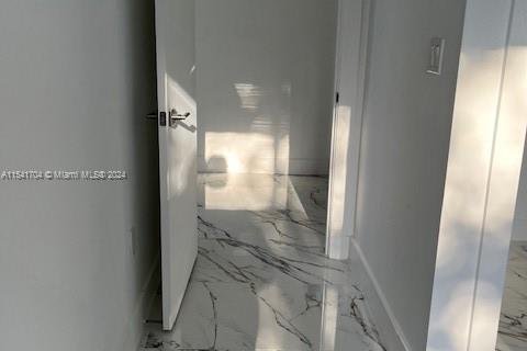 Casa en venta en Miami, Florida, 6 dormitorios № 1861357 - foto 29
