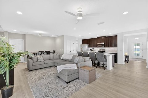 House in Kissimmee, Florida 4 bedrooms, 176.51 sq.m. № 2226797 - photo 5