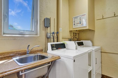 Condominio en venta en Dania Beach, Florida, 2 dormitorios, 106.28 m2 № 1892902 - foto 16