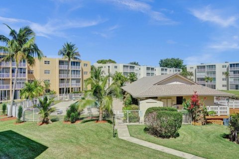 Condominio en venta en Dania Beach, Florida, 2 dormitorios, 106.28 m2 № 1892902 - foto 12