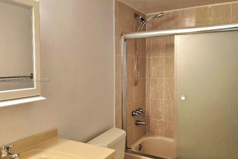 Condominio en venta en Dania Beach, Florida, 2 dormitorios, 106.28 m2 № 1892902 - foto 10