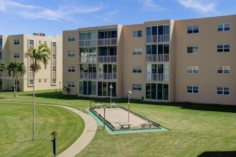 Condominio en venta en Dania Beach, Florida, 2 dormitorios, 106.28 m2 № 1892902 - foto 11