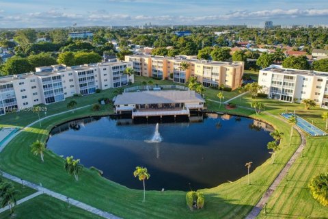 Condominio en venta en Dania Beach, Florida, 2 dormitorios, 106.28 m2 № 1892902 - foto 13