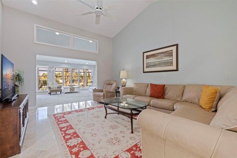 House in Tierra Verde, Florida 4 bedrooms, 300.45 sq.m. № 1556542 - photo 8