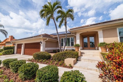House in Tierra Verde, Florida 4 bedrooms, 300.45 sq.m. № 1556542 - photo 2