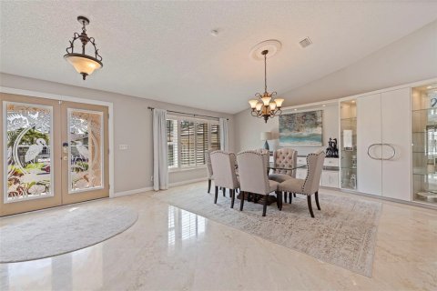 House in Tierra Verde, Florida 4 bedrooms, 300.45 sq.m. № 1556542 - photo 4