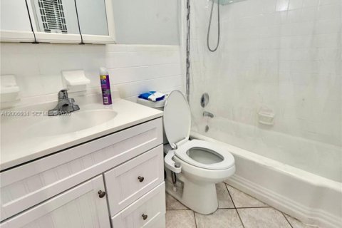Copropriété à vendre à Hallandale Beach, Floride: 2 chambres, 78.78 m2 № 2091161 - photo 16