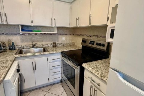 Copropriété à vendre à Hallandale Beach, Floride: 2 chambres, 78.78 m2 № 2091161 - photo 9