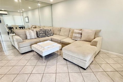 Copropriété à vendre à Hallandale Beach, Floride: 2 chambres, 78.78 m2 № 2091161 - photo 14