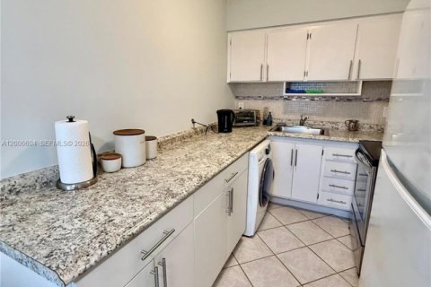 Copropriété à vendre à Hallandale Beach, Floride: 2 chambres, 78.78 m2 № 2091161 - photo 11