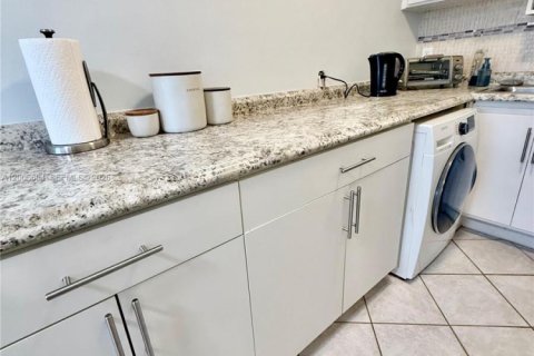 Copropriété à vendre à Hallandale Beach, Floride: 2 chambres, 78.78 m2 № 2091161 - photo 7
