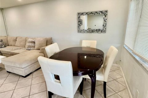 Copropriété à vendre à Hallandale Beach, Floride: 2 chambres, 78.78 m2 № 2091161 - photo 5