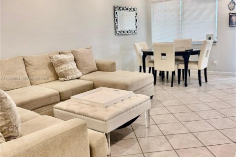 Condo à Hallandale Beach, Floride, 2 chambres  № 2091161