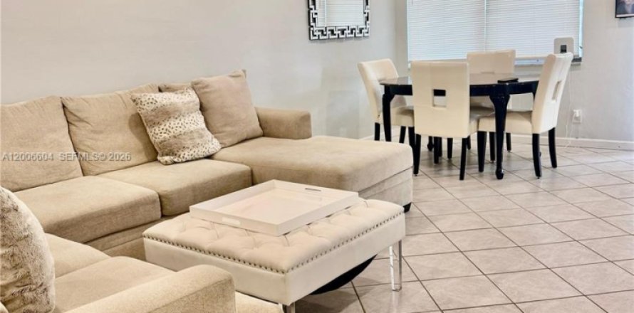 Condo à Hallandale Beach, Floride, 2 chambres № 2091161