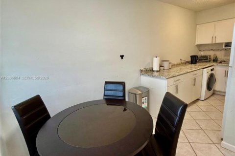 Copropriété à vendre à Hallandale Beach, Floride: 2 chambres, 78.78 m2 № 2091161 - photo 6