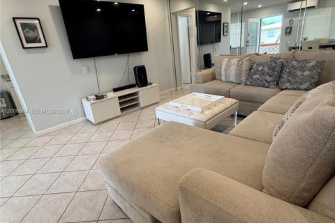 Copropriété à vendre à Hallandale Beach, Floride: 2 chambres, 78.78 m2 № 2091161 - photo 13