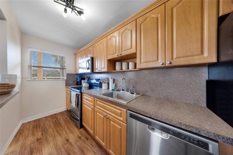 Condominio en venta en South Miami, Florida, 1 dormitorio, 56.86 m2 № 1892812 - foto 4