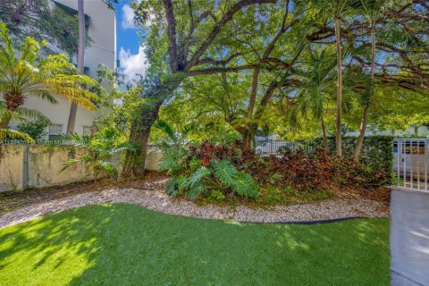 Condominio en venta en South Miami, Florida, 1 dormitorio, 56.86 m2 № 1892812 - foto 13