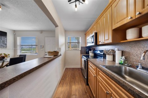 Condominio en venta en South Miami, Florida, 1 dormitorio, 56.86 m2 № 1892812 - foto 5