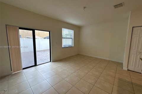 House in Hialeah, Florida 3 bedrooms, 143.53 sq.m. № 2174537 - photo 13