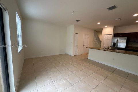 House in Hialeah, Florida 3 bedrooms, 143.53 sq.m. № 2174537 - photo 8
