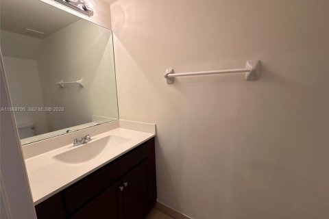House in Hialeah, Florida 3 bedrooms, 143.53 sq.m. № 2174537 - photo 19
