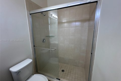 House in Hialeah, Florida 3 bedrooms, 143.53 sq.m. № 2174537 - photo 28