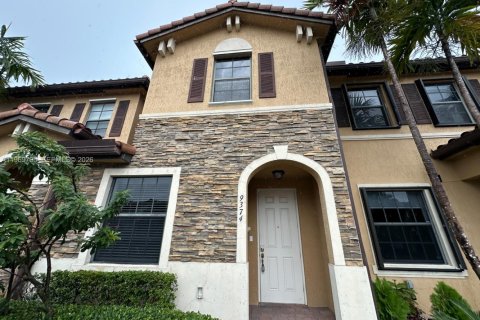 House in Hialeah, Florida 3 bedrooms, 143.53 sq.m. № 2174537