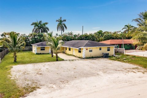 Снять в аренду виллу или дом в Уэст-Палм-Бич, Флорида 2 спальни, 77.29м2, № 1976547 - фото 2