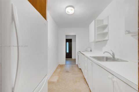 Купить виллу или дом в Майами, Флорида 3 спальни, 204.94м2, № 1930726 - фото 9