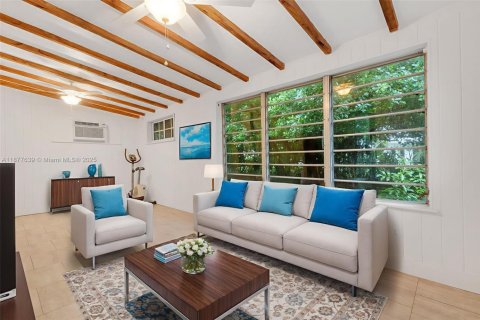 Купить виллу или дом в Майами, Флорида 3 спальни, 204.94м2, № 1930726 - фото 13