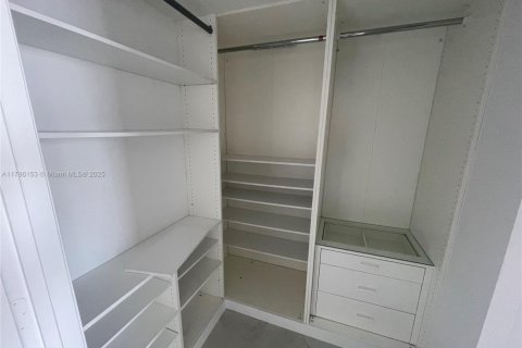 Copropriété à louer à Miami, Floride: 2 chambres, 121.98 m2 № 1644811 - photo 14