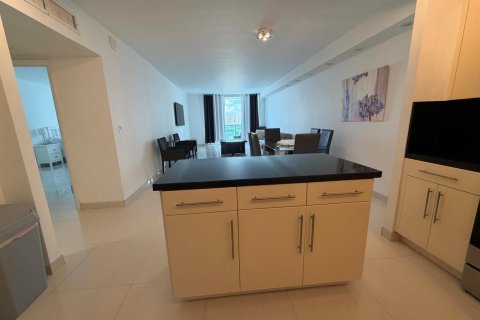 Condo in Sunny Isles Beach, Florida, 1 bedroom № 2181111 - photo 4