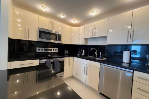 Condo in Sunny Isles Beach, Florida, 1 bedroom № 2181111 - photo 6