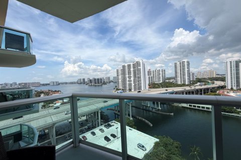 Condo in Sunny Isles Beach, Florida, 1 bedroom № 2181111 - photo 19