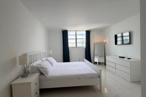 Condo in Sunny Isles Beach, Florida, 1 bedroom № 2181111 - photo 22