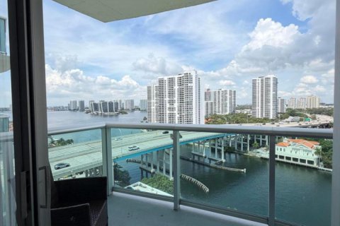 Condo in Sunny Isles Beach, Florida, 1 bedroom № 2181111 - photo 18