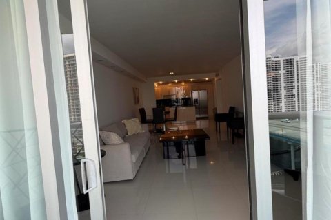 Condo in Sunny Isles Beach, Florida, 1 bedroom № 2181111 - photo 17