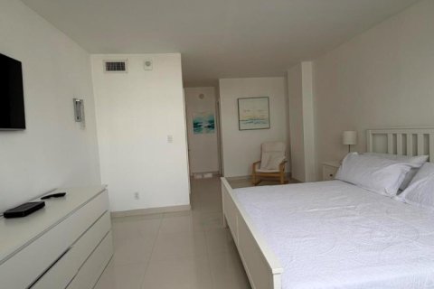Condo in Sunny Isles Beach, Florida, 1 bedroom № 2181111 - photo 23