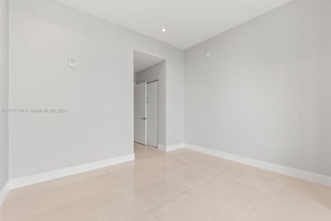 Condo in Miami, Florida, 3 bedrooms  № 2066080 - photo 13