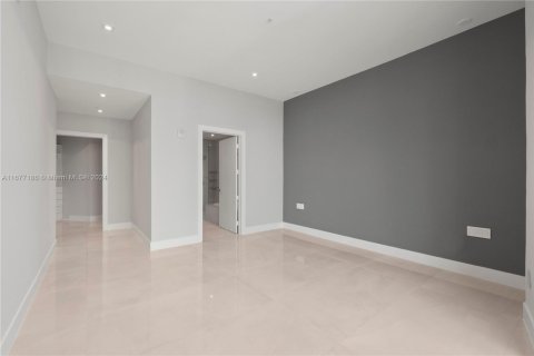 Condo in Miami, Florida, 3 bedrooms  № 2066080 - photo 9