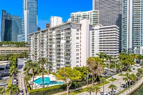 Купить кондоминиум в Майами, Флорида 2 спальни, 102.01м2, № 1947624 - фото 3