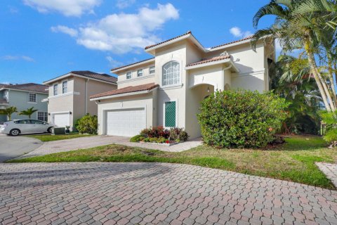 House in Wellington, Florida 4 bedrooms, 181.72 sq.m. № 1159921 - photo 1