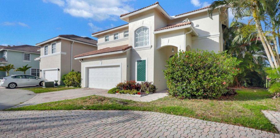 House in Wellington, Florida 4 bedrooms, 181.72 sq.m. № 1159921
