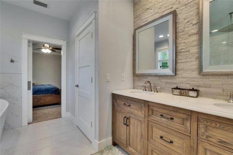 House in Tampa, Florida 3 bedrooms, 152.08 sq.m. № 1801889 - photo 29
