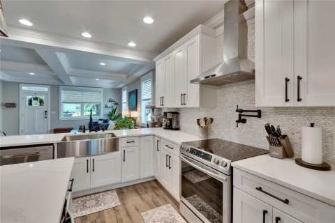 House in Tampa, Florida 3 bedrooms, 152.08 sq.m. № 1801889 - photo 12