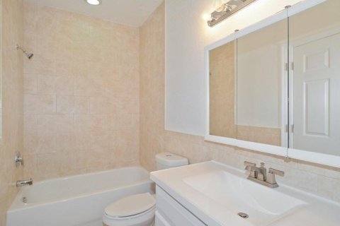 House in Loxahatchee Groves, Florida 6 bedrooms, 308.16 sq.m. № 2175948 - photo 10