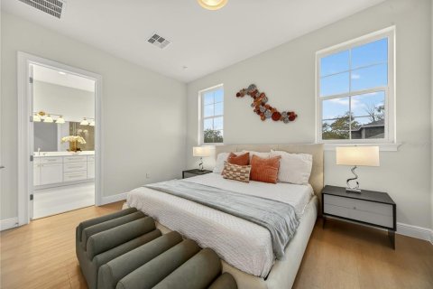 House in Winter Park, Florida 5 bedrooms, 218.41 sq.m. № 2151895 - photo 20